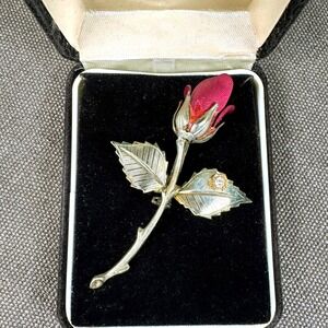 Vintage Royale Gems Gold Tone Rose Brooch‎ Pin Red Petals Rhinestone Leaf 3"